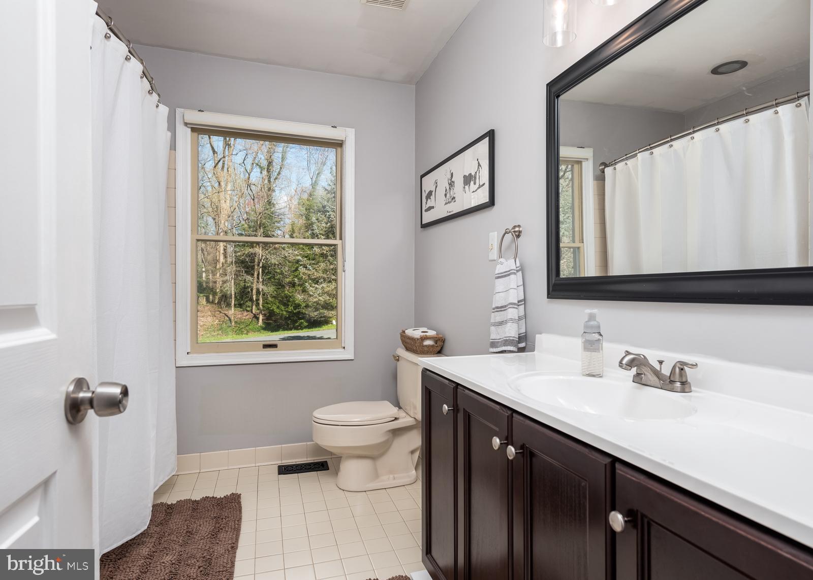 2803 Fennel Road Edgewater, MD 21037 - Photo 25 of 39 Full hall Bath