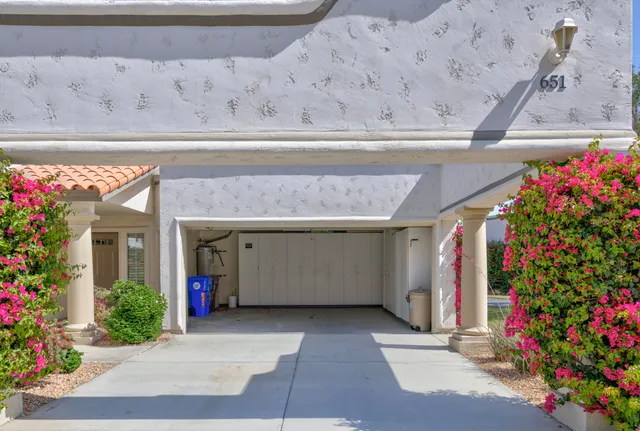 a view of entryway with a flower pot
