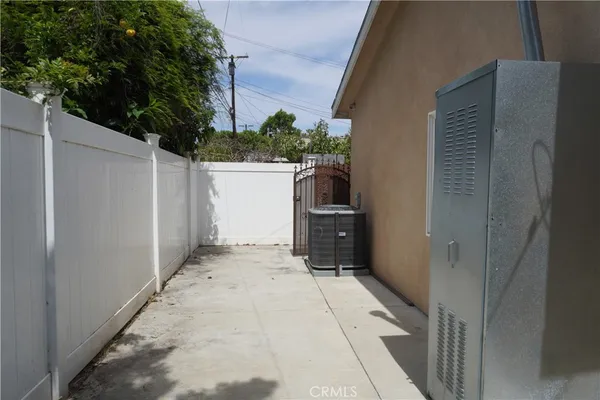 $3,950 | 5611 Lemon Avenue, Long Beach, CA 90805