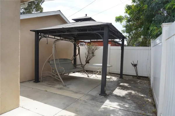 $3,950 | 5611 Lemon Avenue, Long Beach, CA 90805