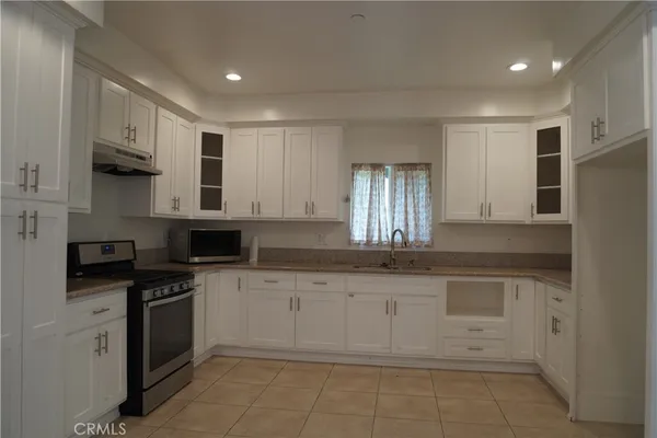 $3,950 | 5611 Lemon Avenue, Long Beach, CA 90805