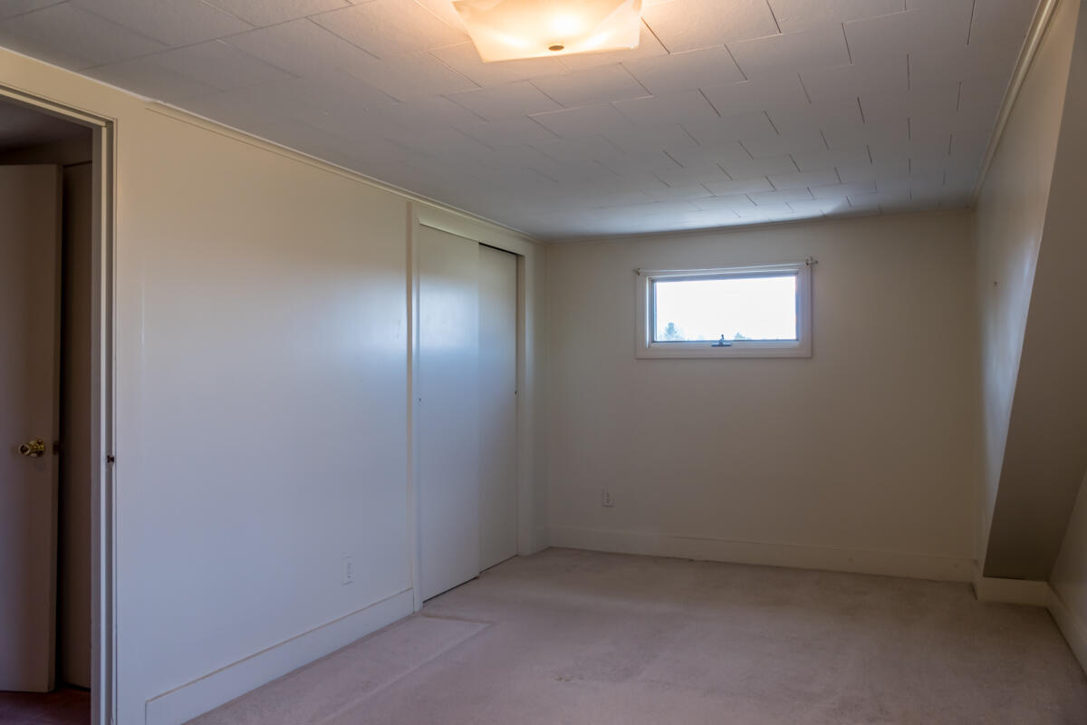 618 North Road Yarmouth, ME 04096 - Photo 32 of 48 40-3rd bedroom (2 of 3)