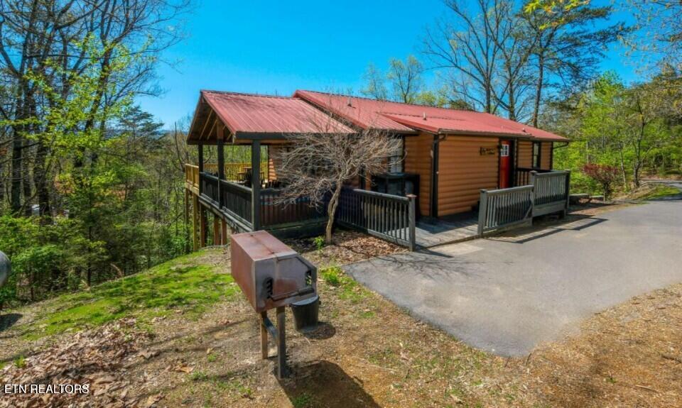 623 Iron Mountain Road Pigeon Forge, TN 37863 - Photo 42 of 45 pigeon-forge-cabin-rocky-top-exterior-01