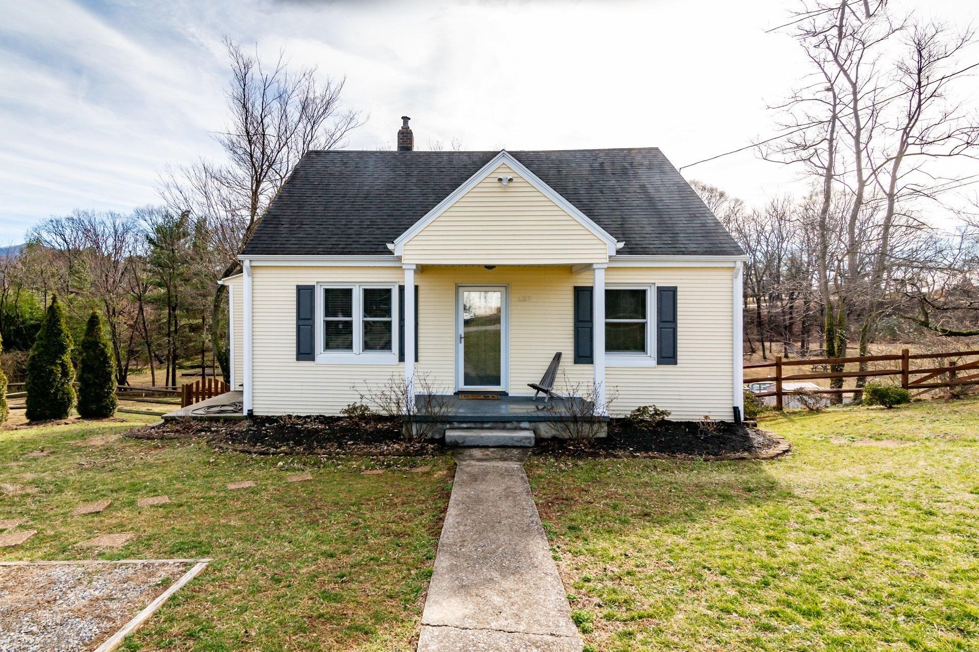 232 Bonavista Road Salem, VA 24153 - Photo 1 of 31 Recently updated, move-in ready home!