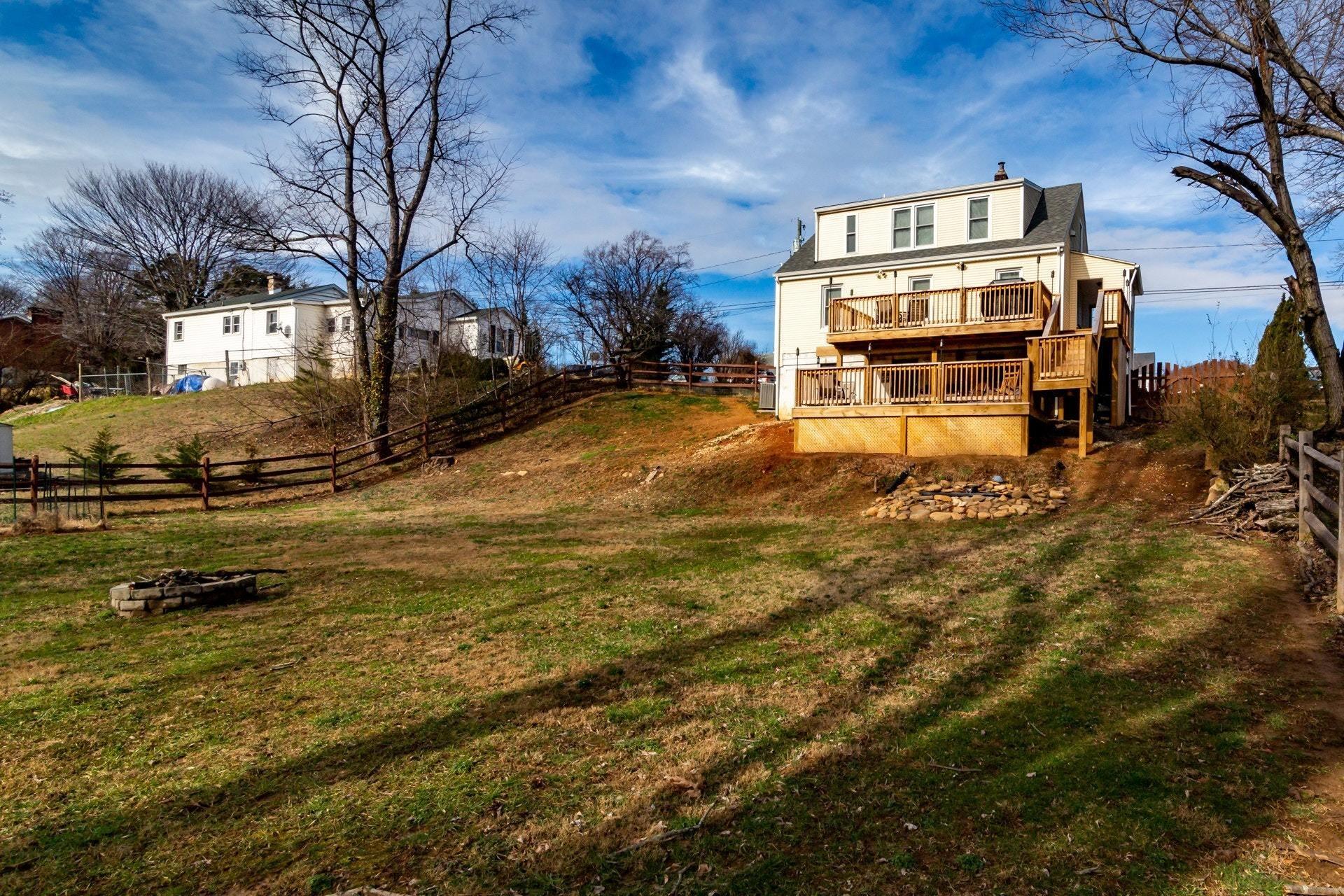 232 Bonavista Road Salem, VA 24153 - Photo 27 of 31 Yard-Home view