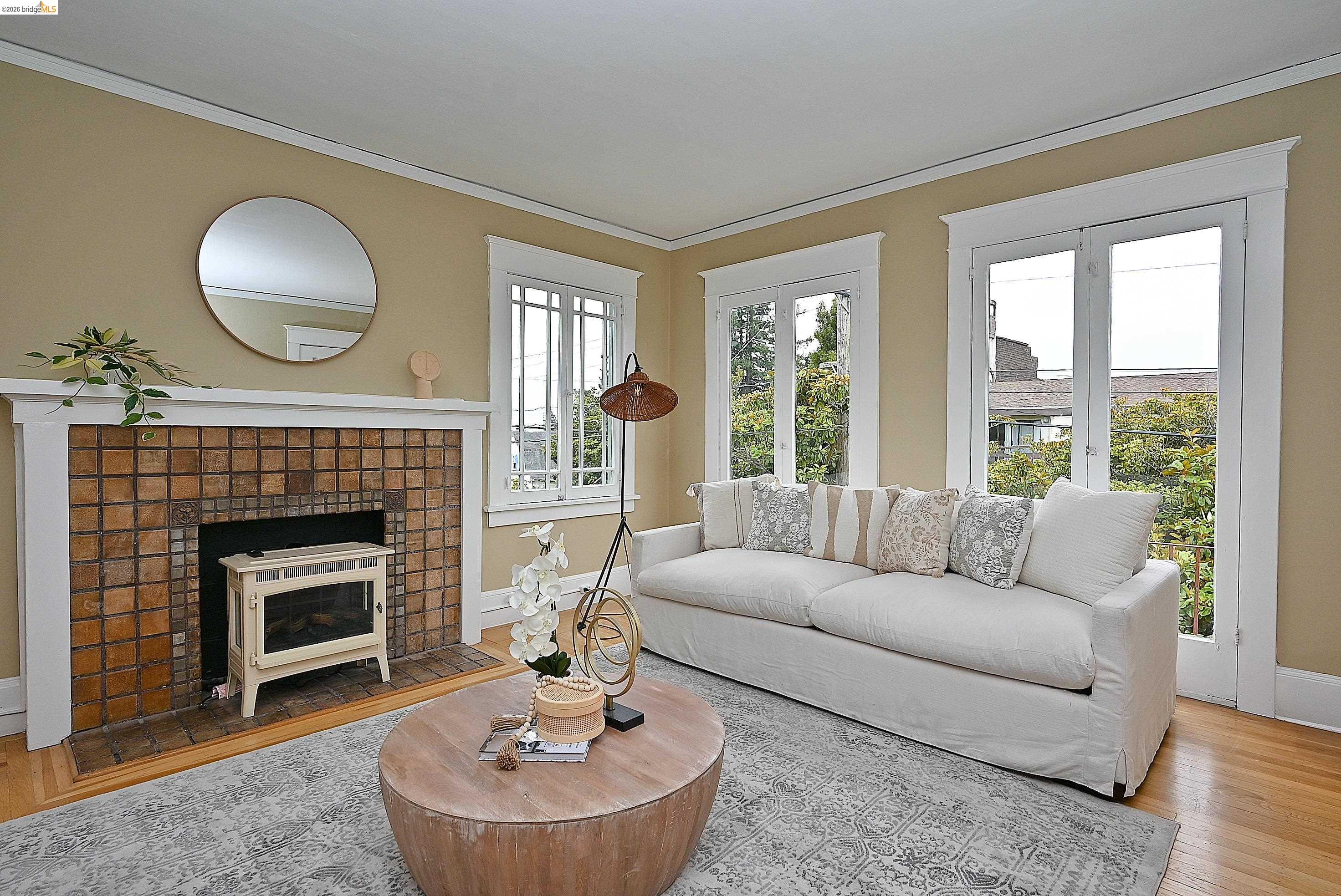 1301 Bonita Avenue, Unit 3 Berkeley, CA 94709 - Photo 16 of 48 Living room