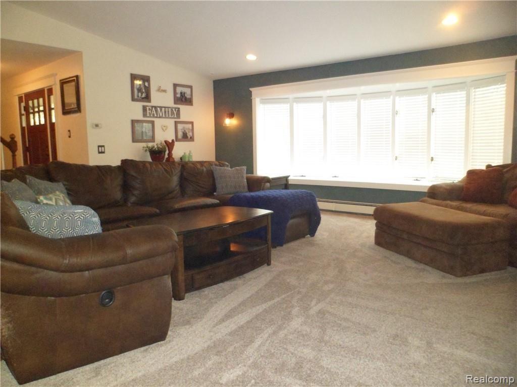 6914 Rattalee Lake Road Clarkston, MI 48348 - Photo 19 of 36 Family Room
