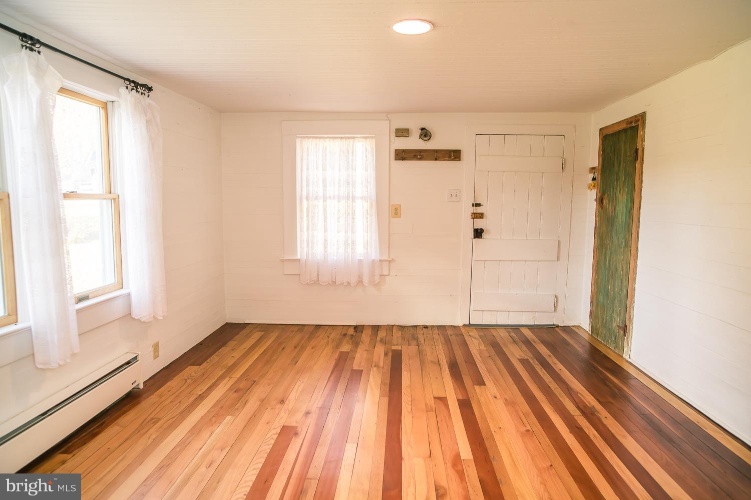 1459 Feltner Road Bluemont, VA 20135 - Photo 14 of 30 Living room or main level bedroom