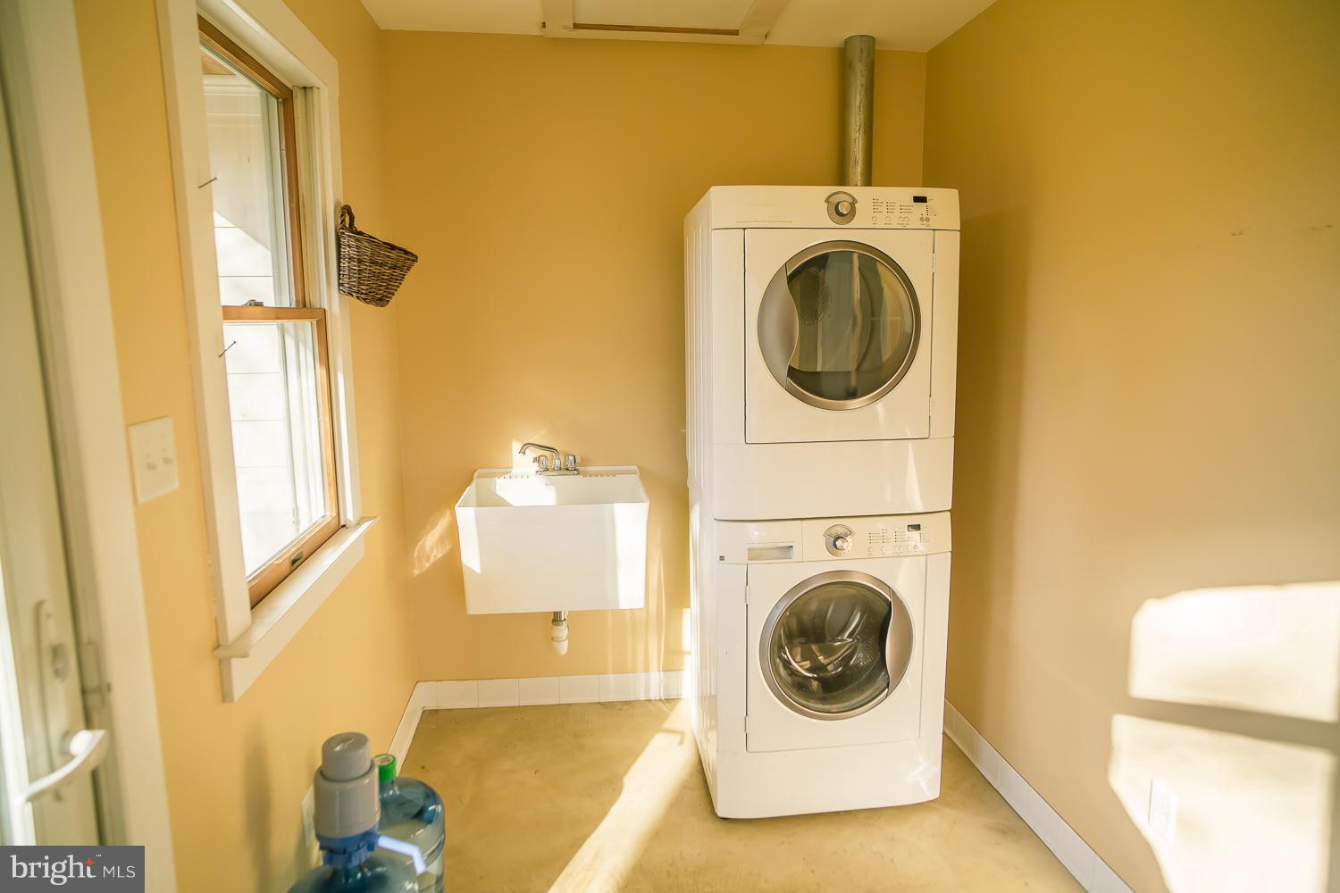 1459 Feltner Road Bluemont, VA 20135 - Photo 23 of 30 Mudroom/Laundry