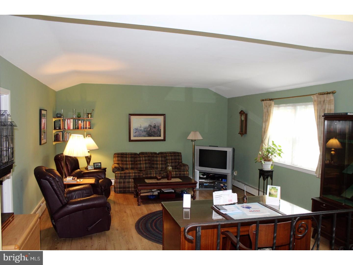 565 Parmentier Road Warminster, PA 18974 - Photo 7 of 18
