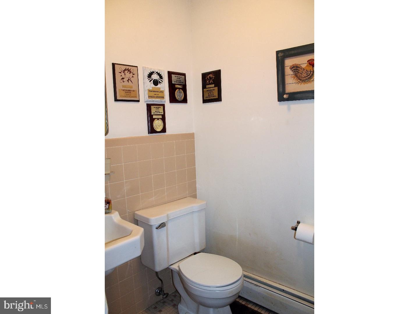 565 Parmentier Road Warminster, PA 18974 - Photo 8 of 18