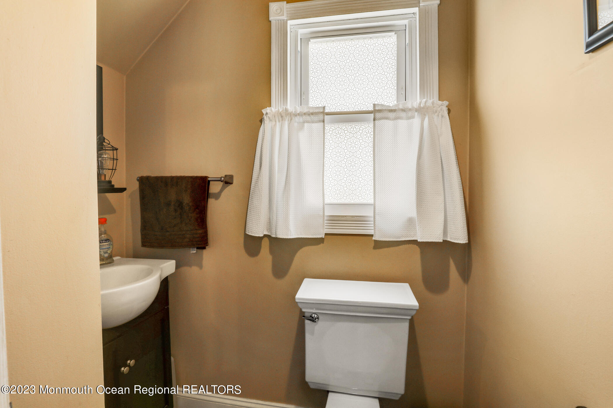 50 West George Street Freehold, NJ 07728 - Photo 17 of 33 17 - Half Bath