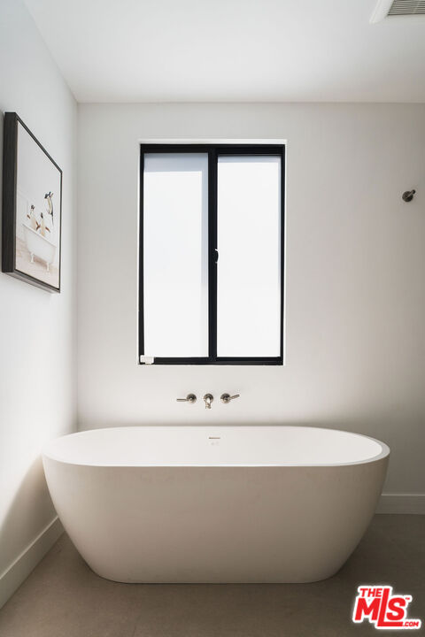 1133 South Cochran Avenue Los Angeles, CA 90019 - Photo 11 of 43