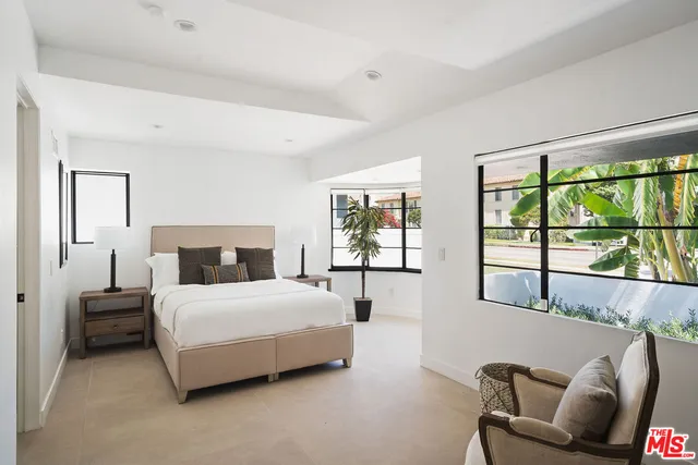 $1,875,000 | 1133 South Cochran Avenue, Los Angeles, CA 90019