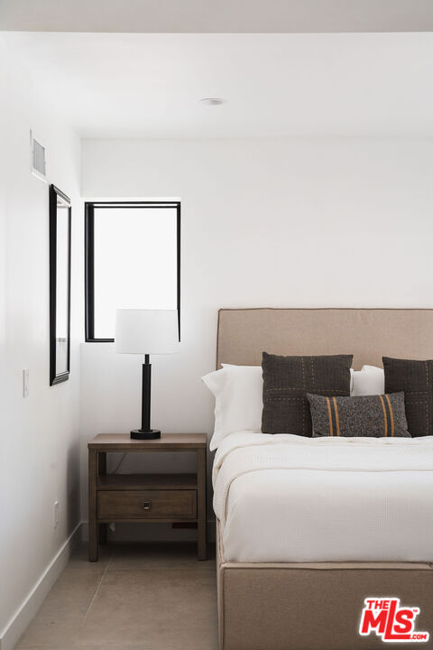 1133 South Cochran Avenue Los Angeles, CA 90019 - Photo 15 of 43