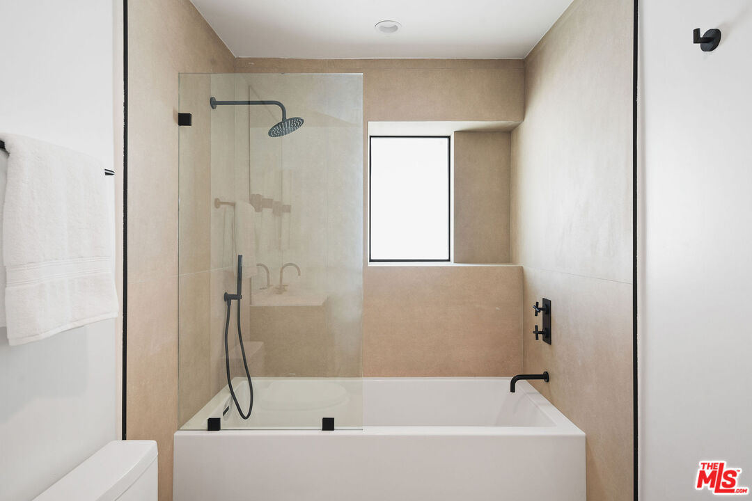 1133 South Cochran Avenue Los Angeles, CA 90019 - Photo 18 of 43