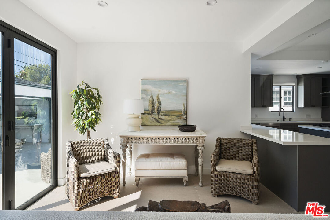 1133 South Cochran Avenue Los Angeles, CA 90019 - Photo 25 of 43