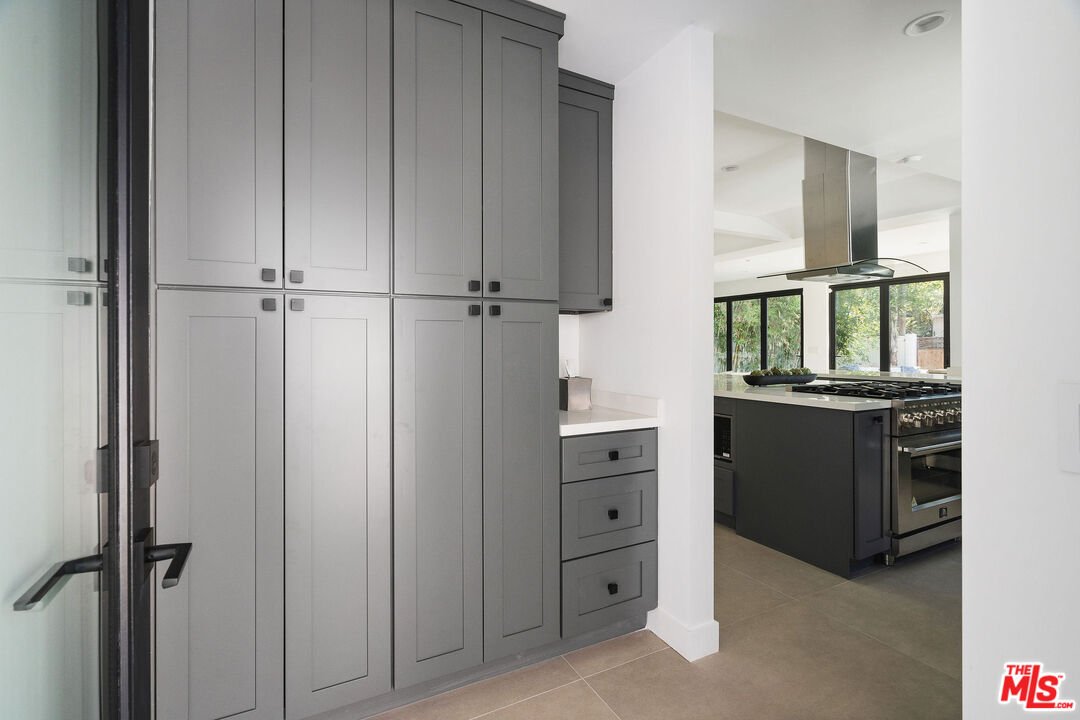 1133 South Cochran Avenue Los Angeles, CA 90019 - Photo 29 of 43