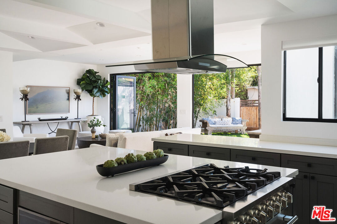 1133 South Cochran Avenue Los Angeles, CA 90019 - Photo 30 of 43