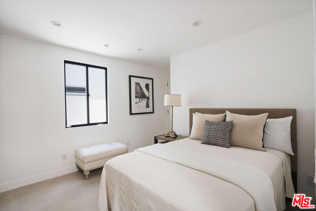 1133 South Cochran Avenue Los Angeles, CA 90019 - Photo 31 of 43