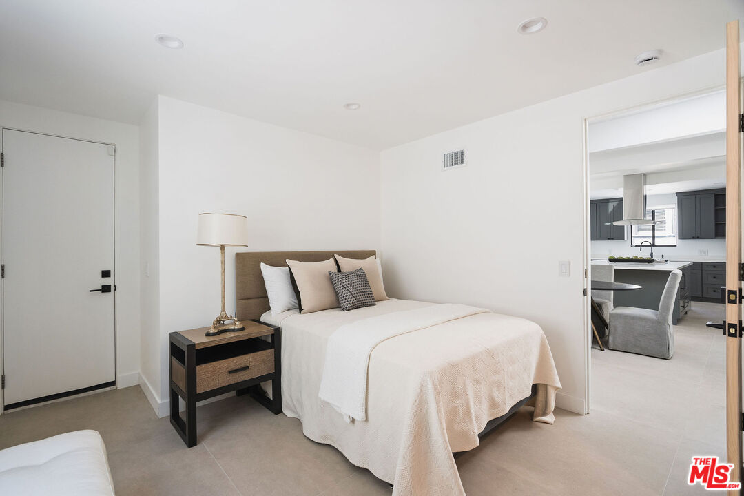 1133 South Cochran Avenue Los Angeles, CA 90019 - Photo 32 of 43