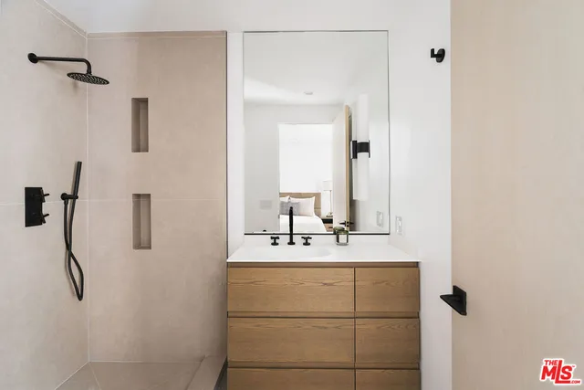 $1,875,000 | 1133 South Cochran Avenue, Los Angeles, CA 90019