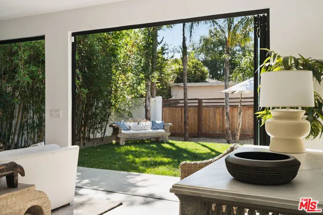 $1,875,000 | 1133 South Cochran Avenue, Los Angeles, CA 90019