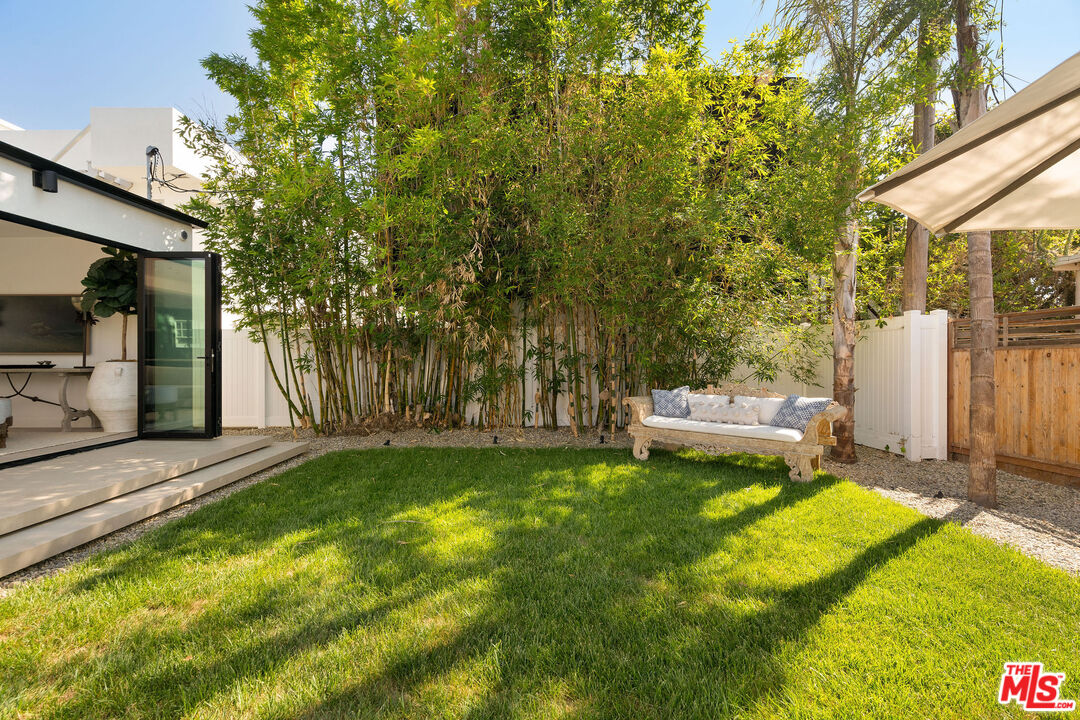 1133 South Cochran Avenue Los Angeles, CA 90019 - Photo 40 of 43