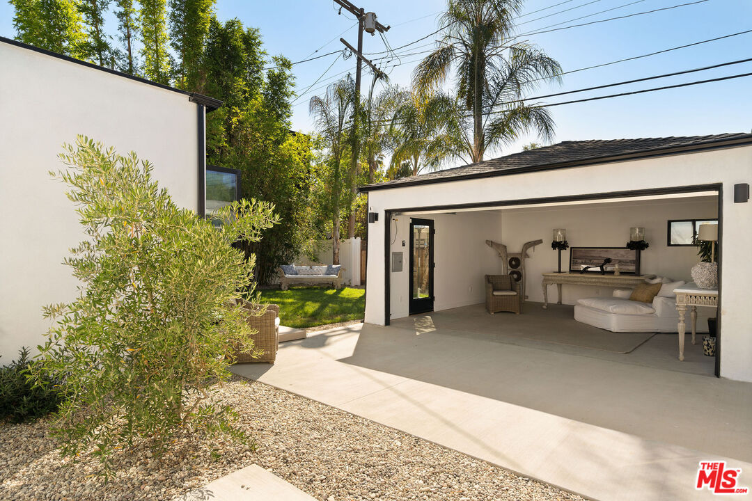 1133 South Cochran Avenue Los Angeles, CA 90019 - Photo 41 of 43