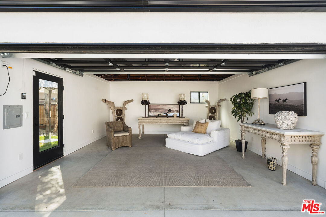 1133 South Cochran Avenue Los Angeles, CA 90019 - Photo 42 of 43