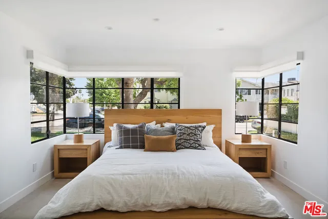 $1,875,000 | 1133 South Cochran Avenue, Los Angeles, CA 90019