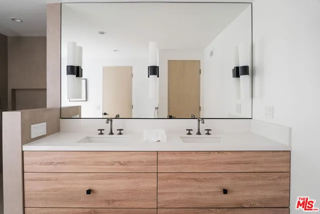 $1,875,000 | 1133 South Cochran Avenue, Los Angeles, CA 90019