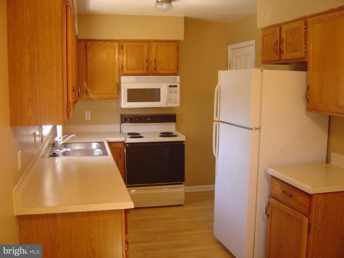 13 Rouzer Court Thurmont, MD 21788 - Photo 2 of 6 Kitchen