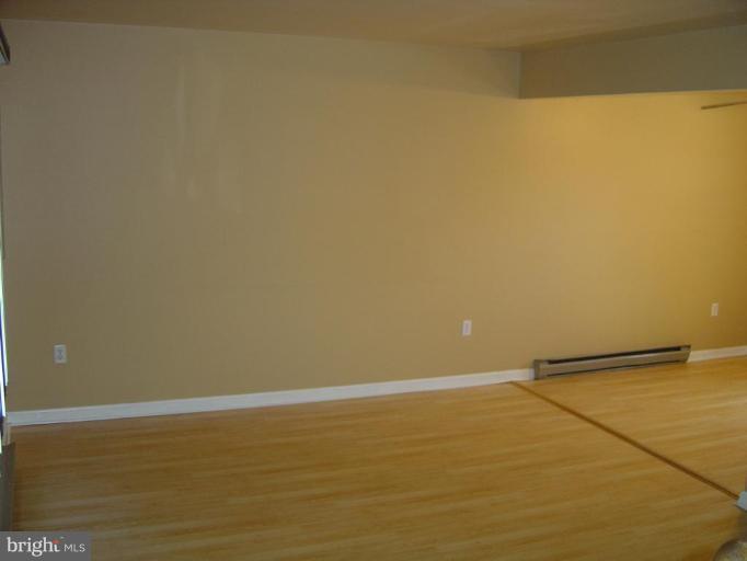13 Rouzer Court Thurmont, MD 21788 - Photo 5 of 6 Living Room