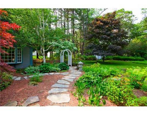 86 Ipswich Road Topsfield, MA 01983 - Photo 4 of 28 Gallery Image 4