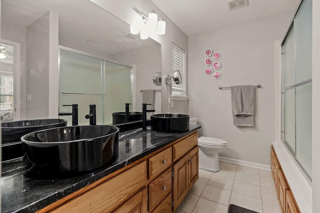 16705 Freeman Drive Basehor, KS 66007 - Photo 17 of 30