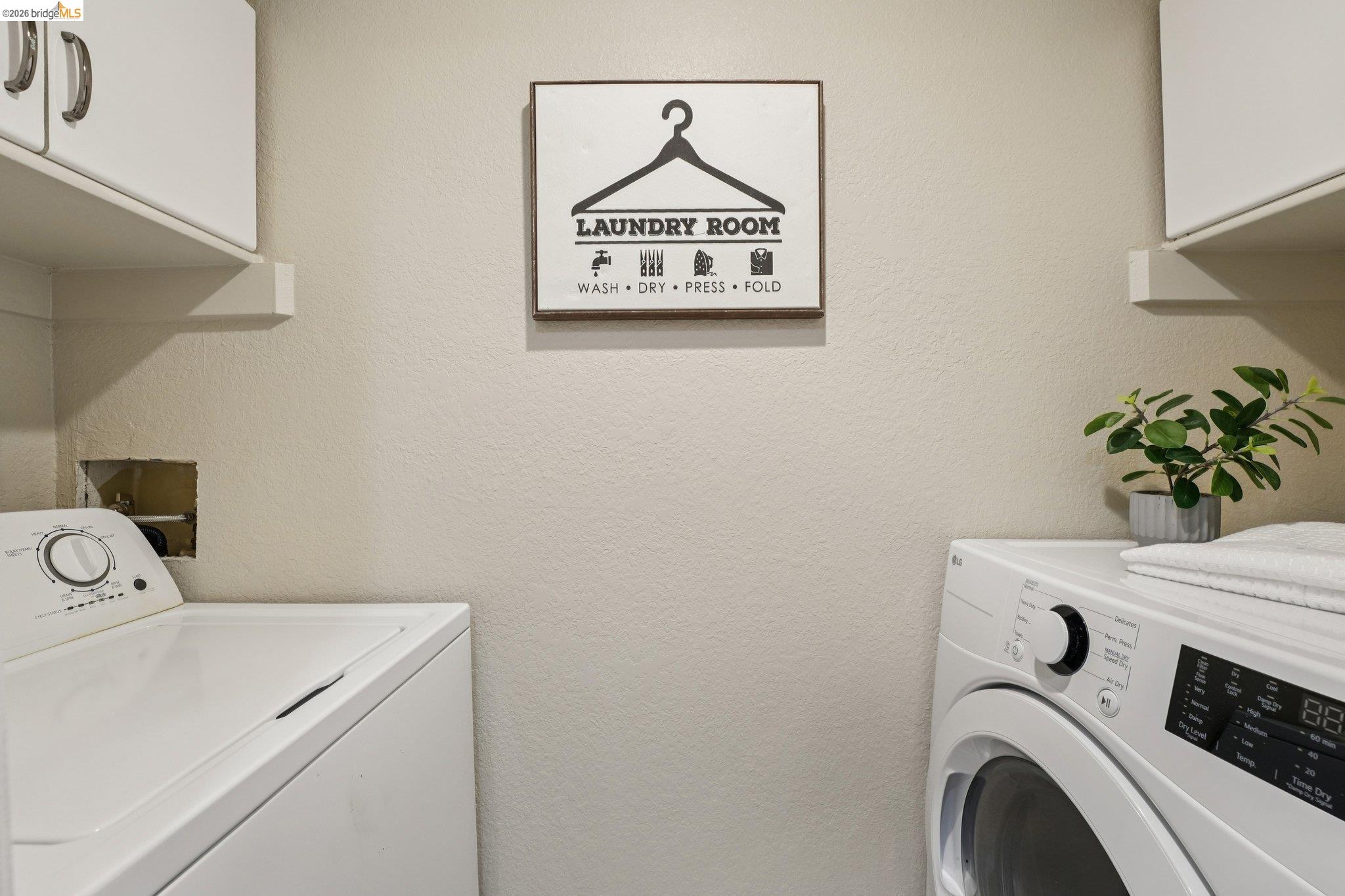 535 Pierce Street, Unit 3216 Albany, CA 94706 - Photo 27 of 47 Laundry room featuring cabinet space and independent washer and dryer