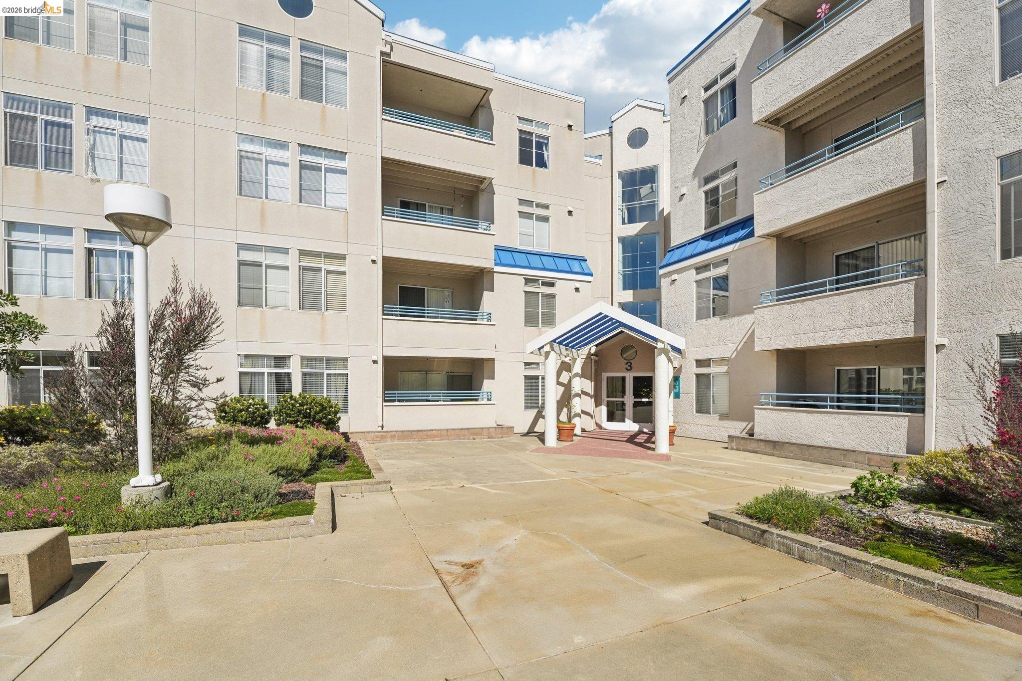 535 Pierce Street, Unit 3216 Albany, CA 94706 - Photo 4 of 47 View of apartment building / complex