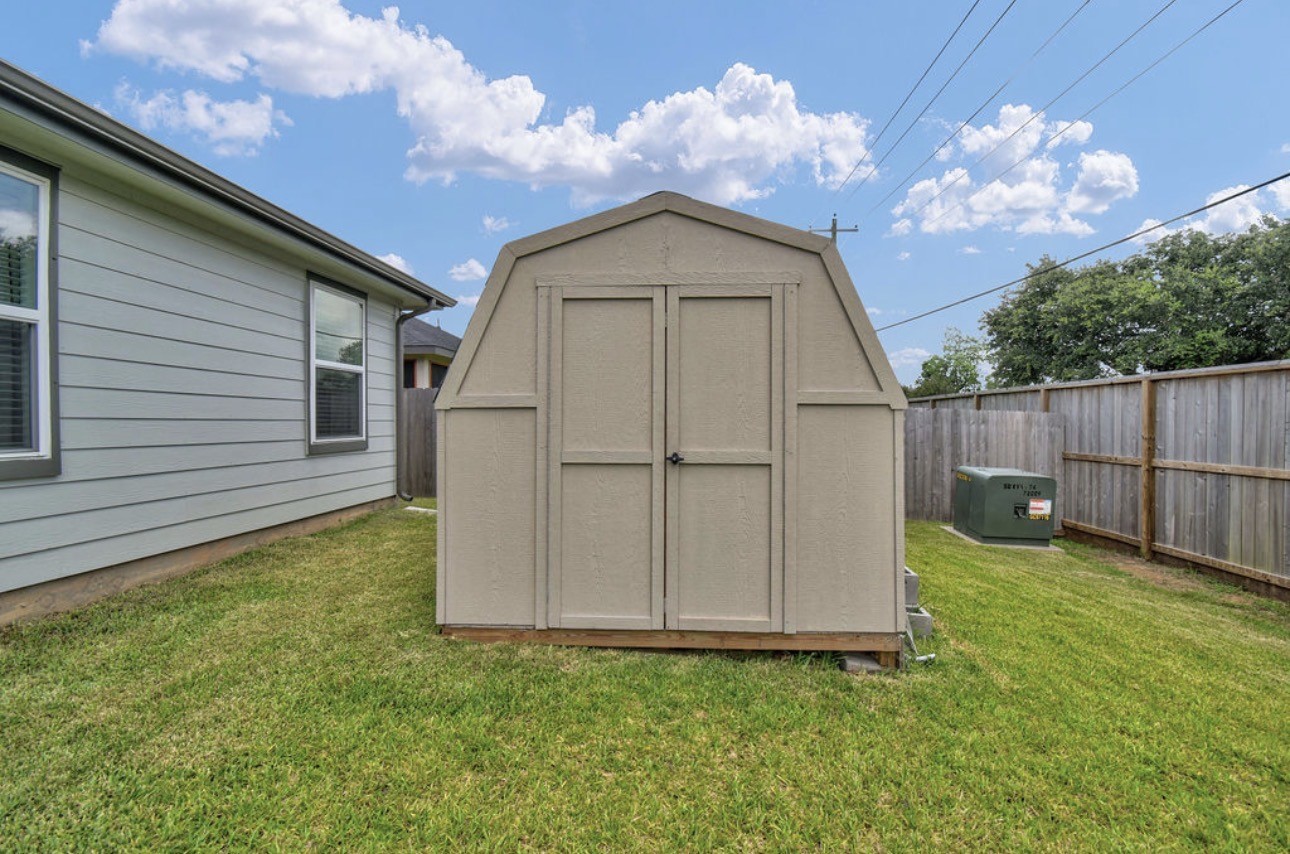 328 Amy Street Angleton, TX 77515 - Photo 24 of 26