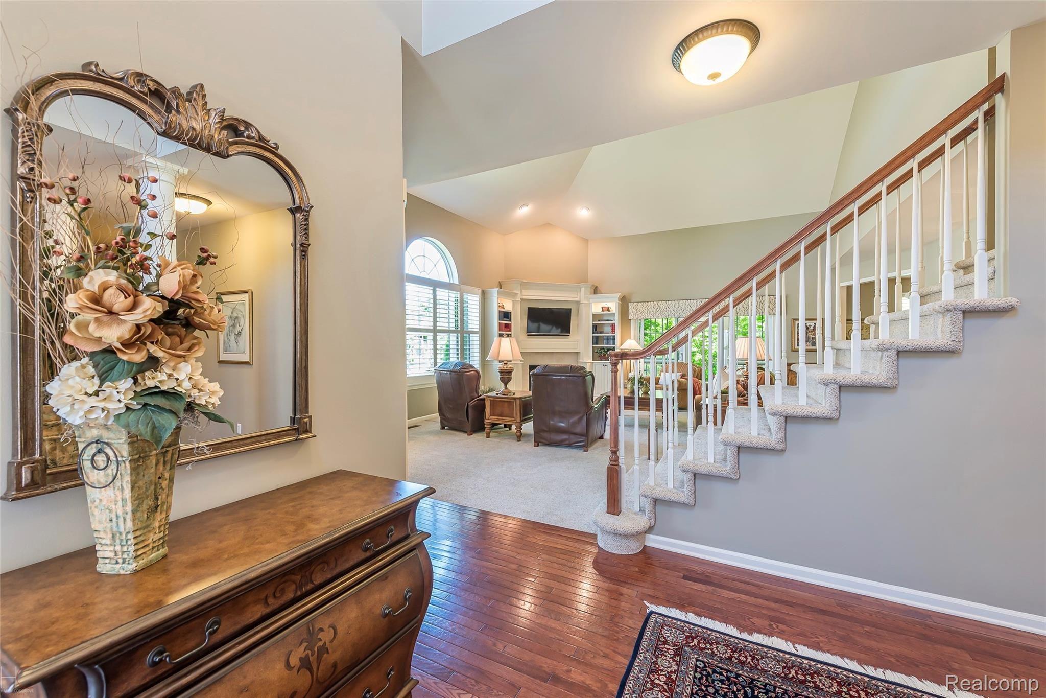 3685 Winding Brk Circle Rochester, MI 48309 - Photo 3 of 32 Beautiful Entry