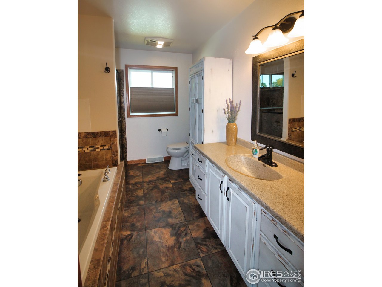 14363 Dakota Road Sterling, CO 80751 - Photo 13 of 40 a bathroom with a sink a mirror and a bathtub