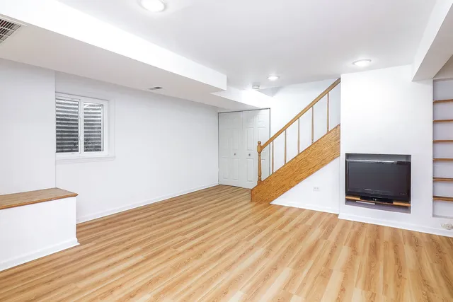 $425,000 | 480 Village Green Road, Naperville, IL 60540