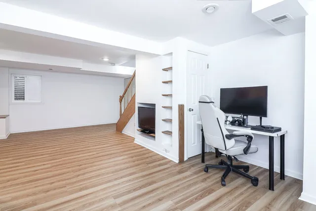 $425,000 | 480 Village Green Road, Naperville, IL 60540