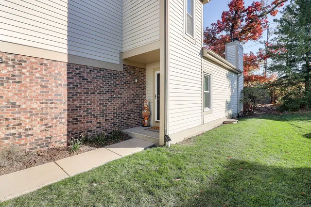 $425,000 | 480 Village Green Road, Naperville, IL 60540