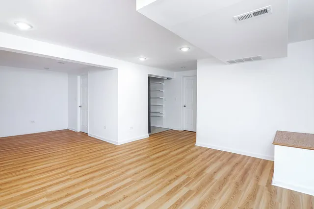 $425,000 | 480 Village Green Road, Naperville, IL 60540