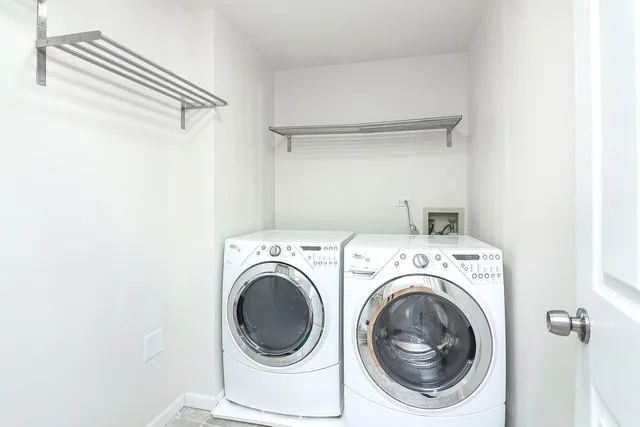 $425,000 | 480 Village Green Road, Naperville, IL 60540