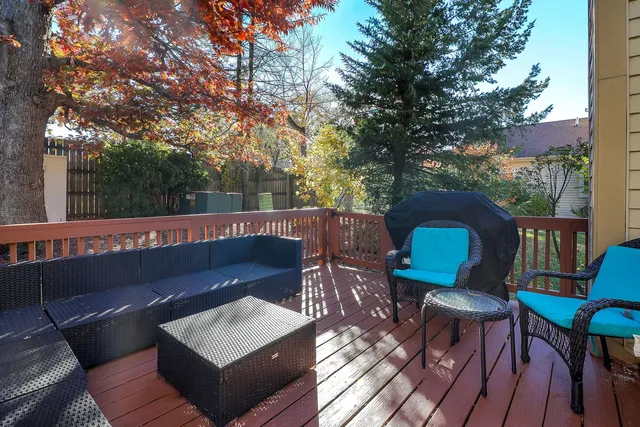 $425,000 | 480 Village Green Road, Naperville, IL 60540