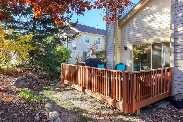 $425,000 | 480 Village Green Road, Naperville, IL 60540