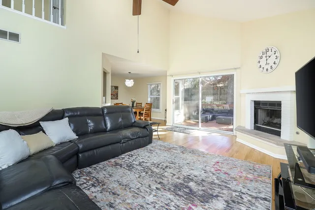 $425,000 | 480 Village Green Road, Naperville, IL 60540