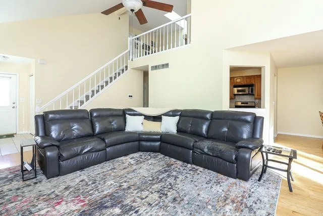 $425,000 | 480 Village Green Road, Naperville, IL 60540